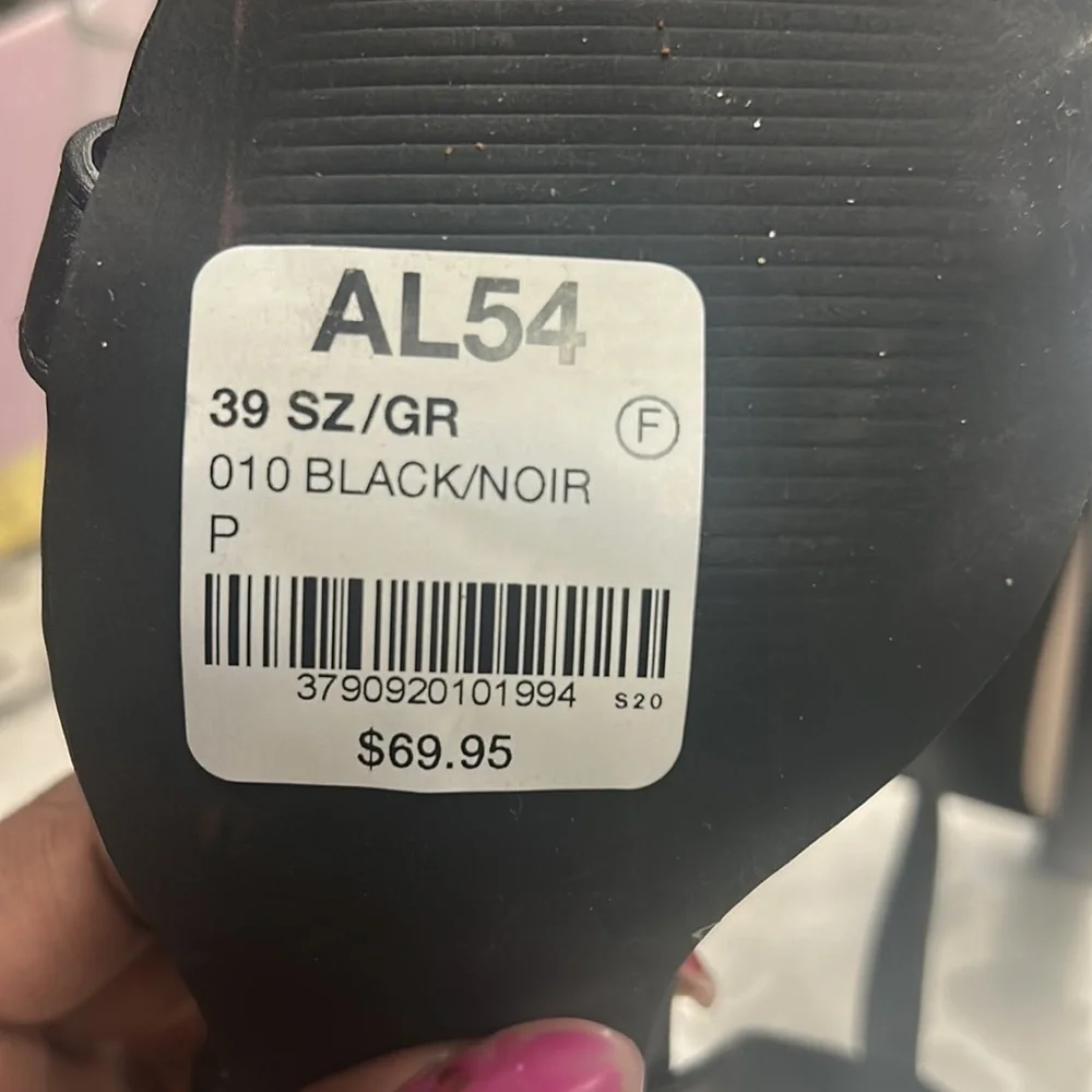 8/39 Le Château black sandals - Picture 3 of 6